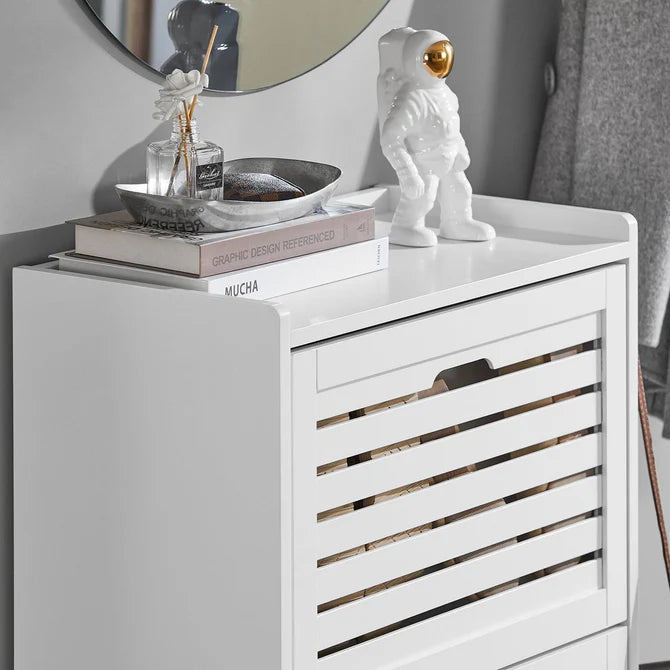 Elegant skoskab med vippeskuffer, hvid