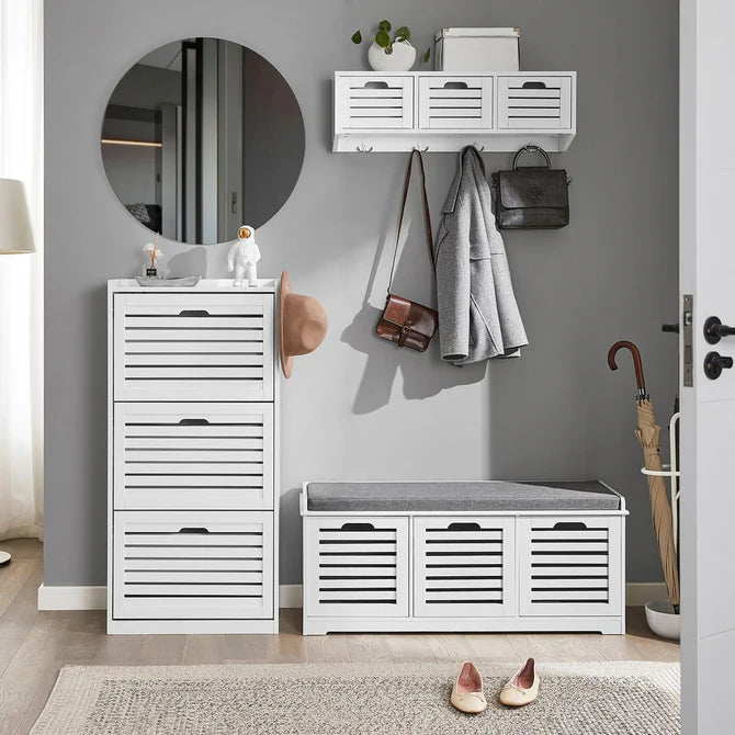 Elegant skoskab med vippeskuffer, hvid