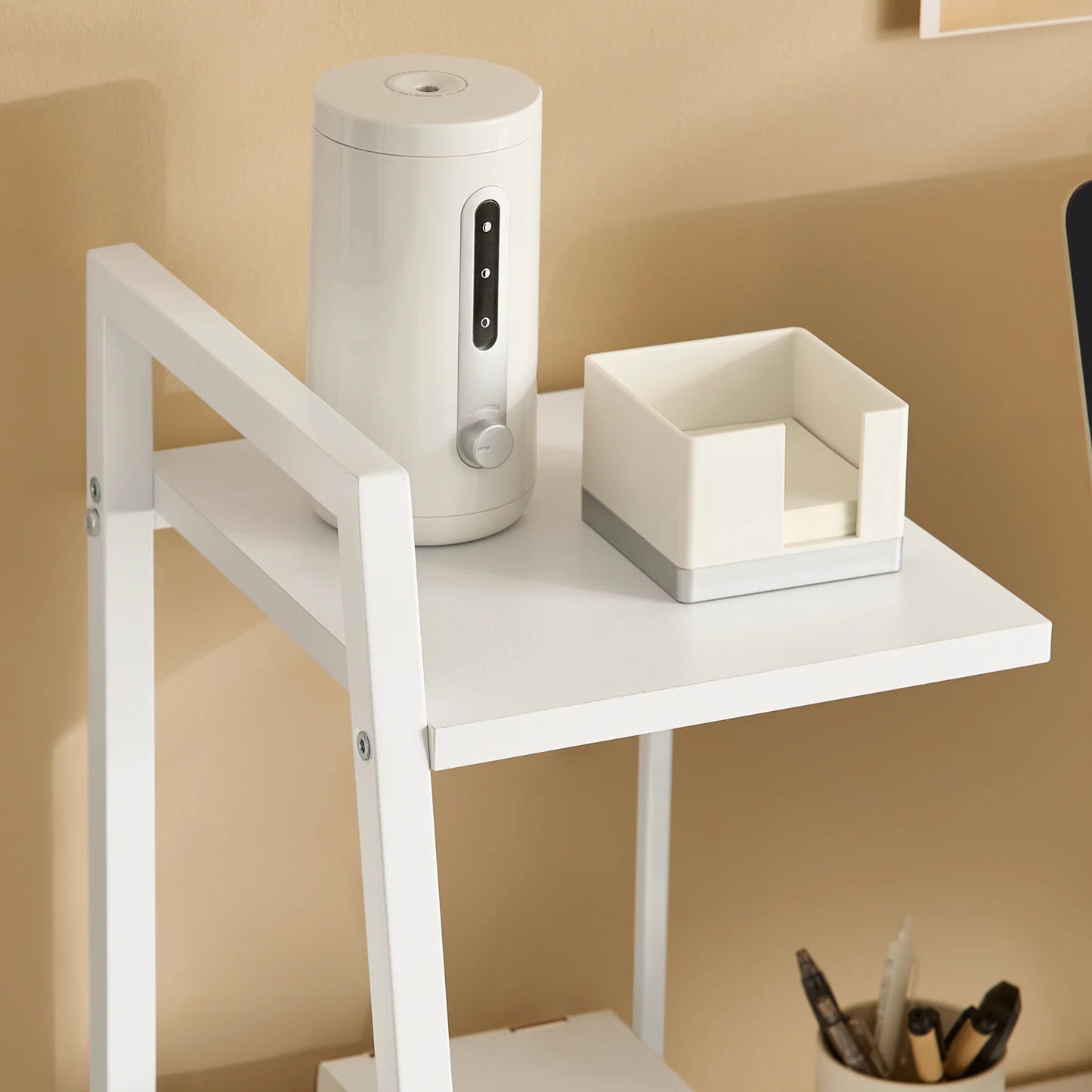 Skrivebord / computerbord med hylder, hvid