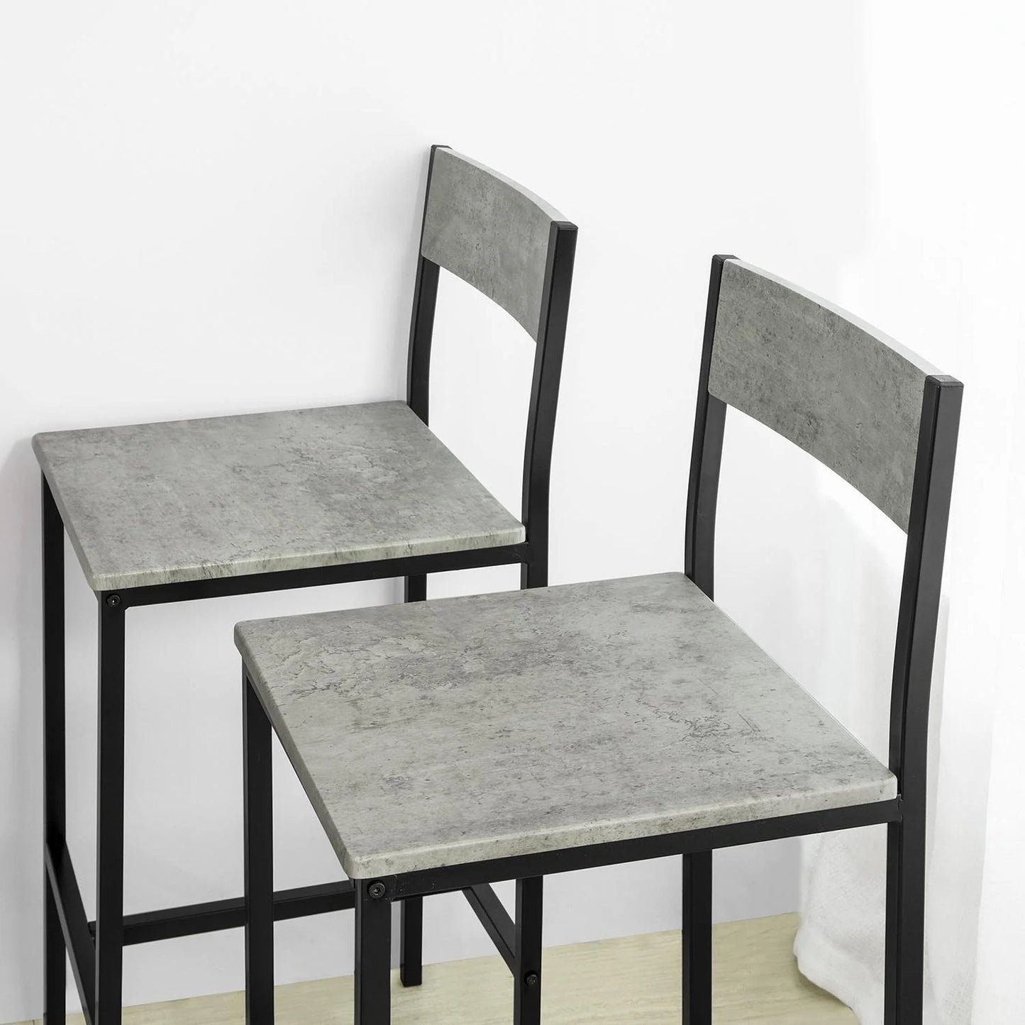 Højt køkkenbord med 4 stole, grå